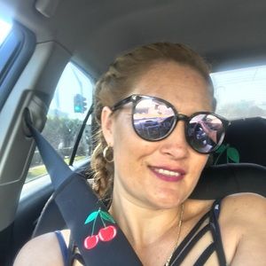 Meet your Posher, Claudia